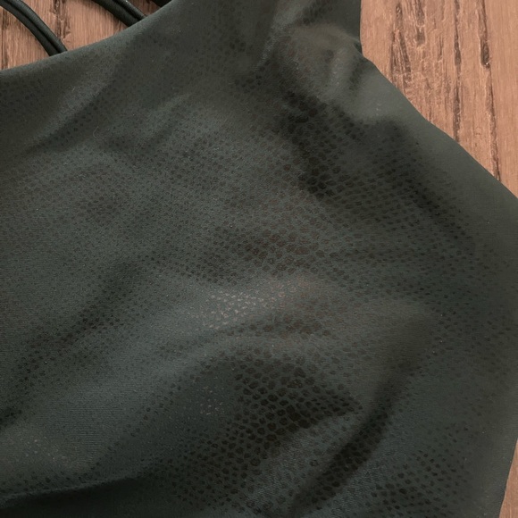 Onzie Chic Sports Bra in Venom Size Small - Picture 3 of 3